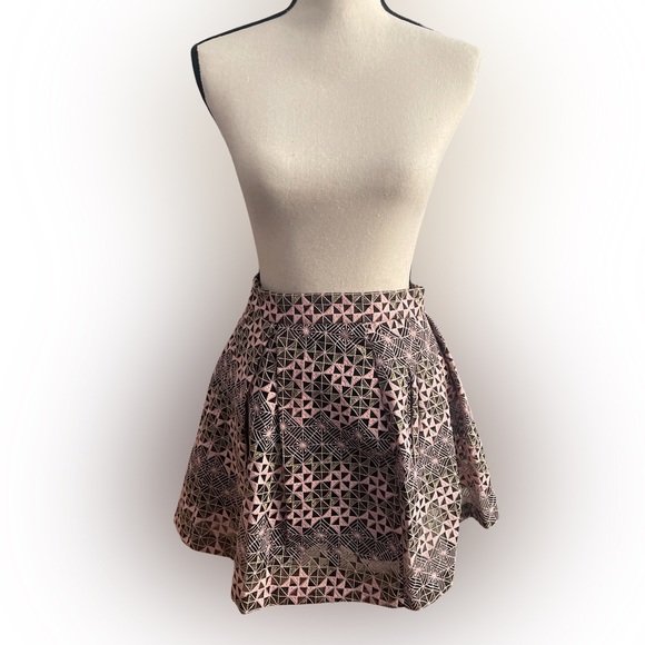 2 Piece Jacquard Crop Top and Pleated Skirt Set - Picture 4 of 4
